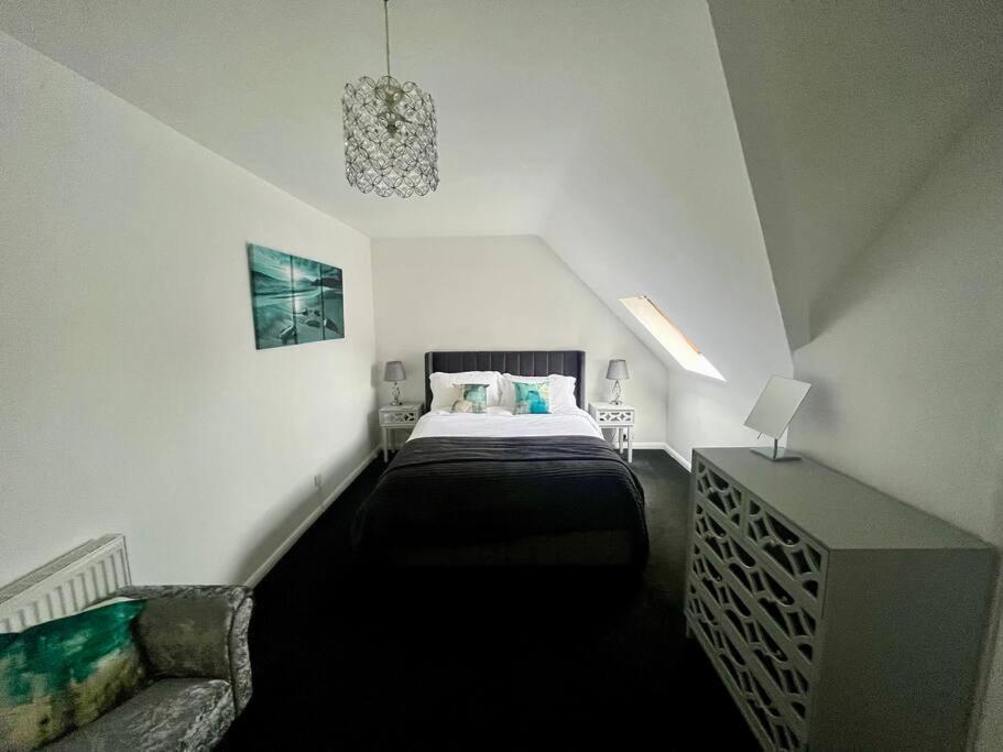 Bs - Luxury Top Floor 4 Bed Apartment With Garage In Town Centre - No Lift 埃文河畔斯特拉特福 外观 照片